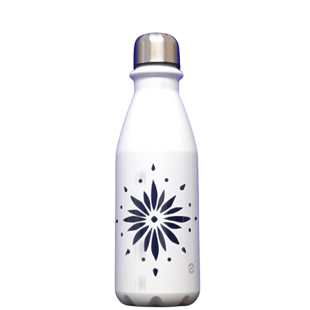 White aluminium water bottle with a blue flowerburst design on a white background.  650 ml Designer hydration.